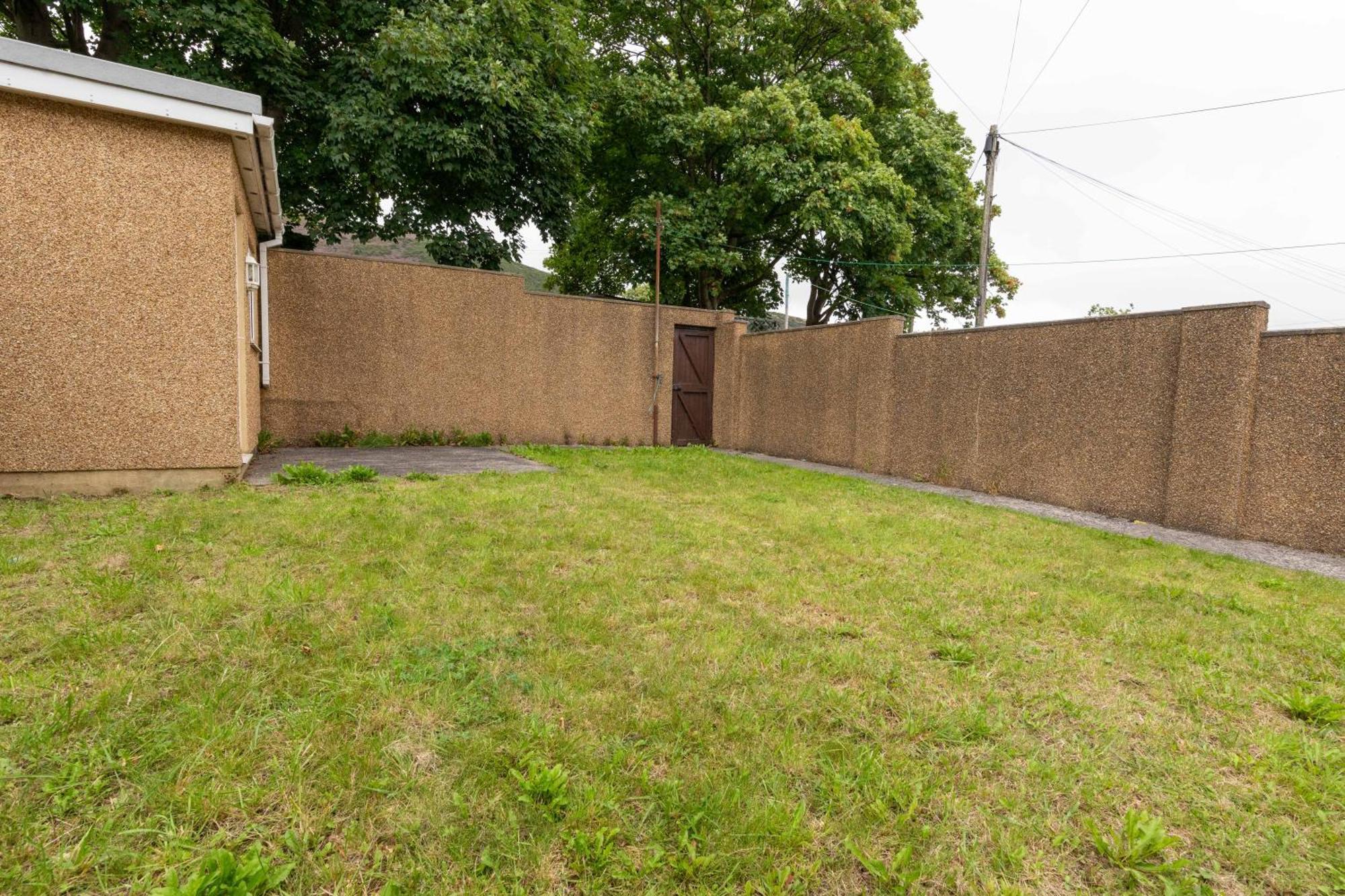 Modern 4 Bed In Tv In Every And Parking Holiday home Swansea