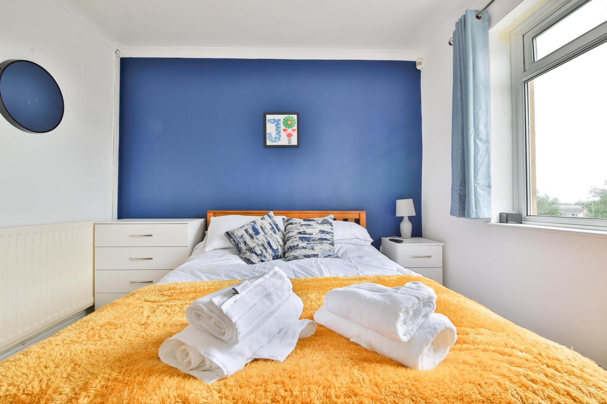 Modern 4 Bed In Tv In Every And Parking * Swansea