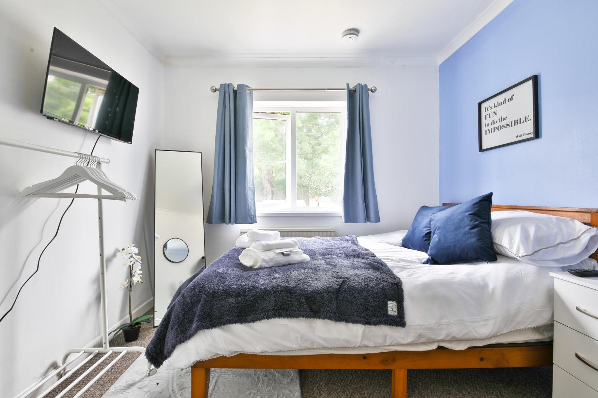 Modern 4 Bed In Tv In Every And Parking * Swansea